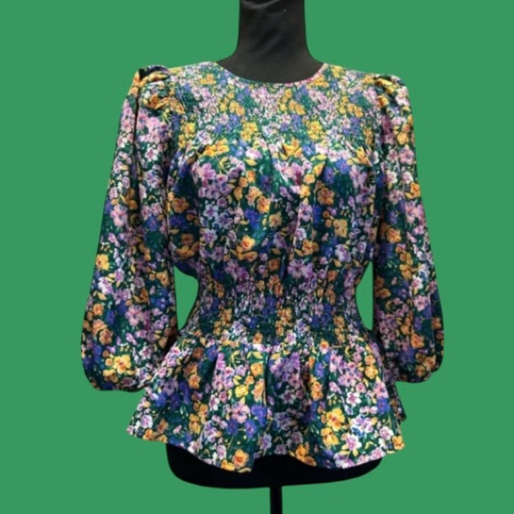💐ANTHROPOLOGIE!! STUNNING PLEIONE FLORAL SMOCKED TOP! DESIGNER! SLIMMING! - Picture 1 of 16